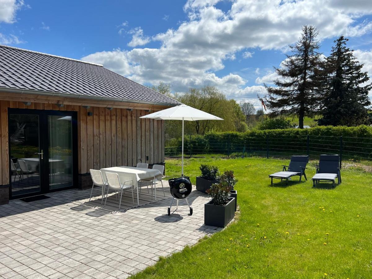Ferienhaus Auszeit Mit Sauna Schwarz Exterior photo