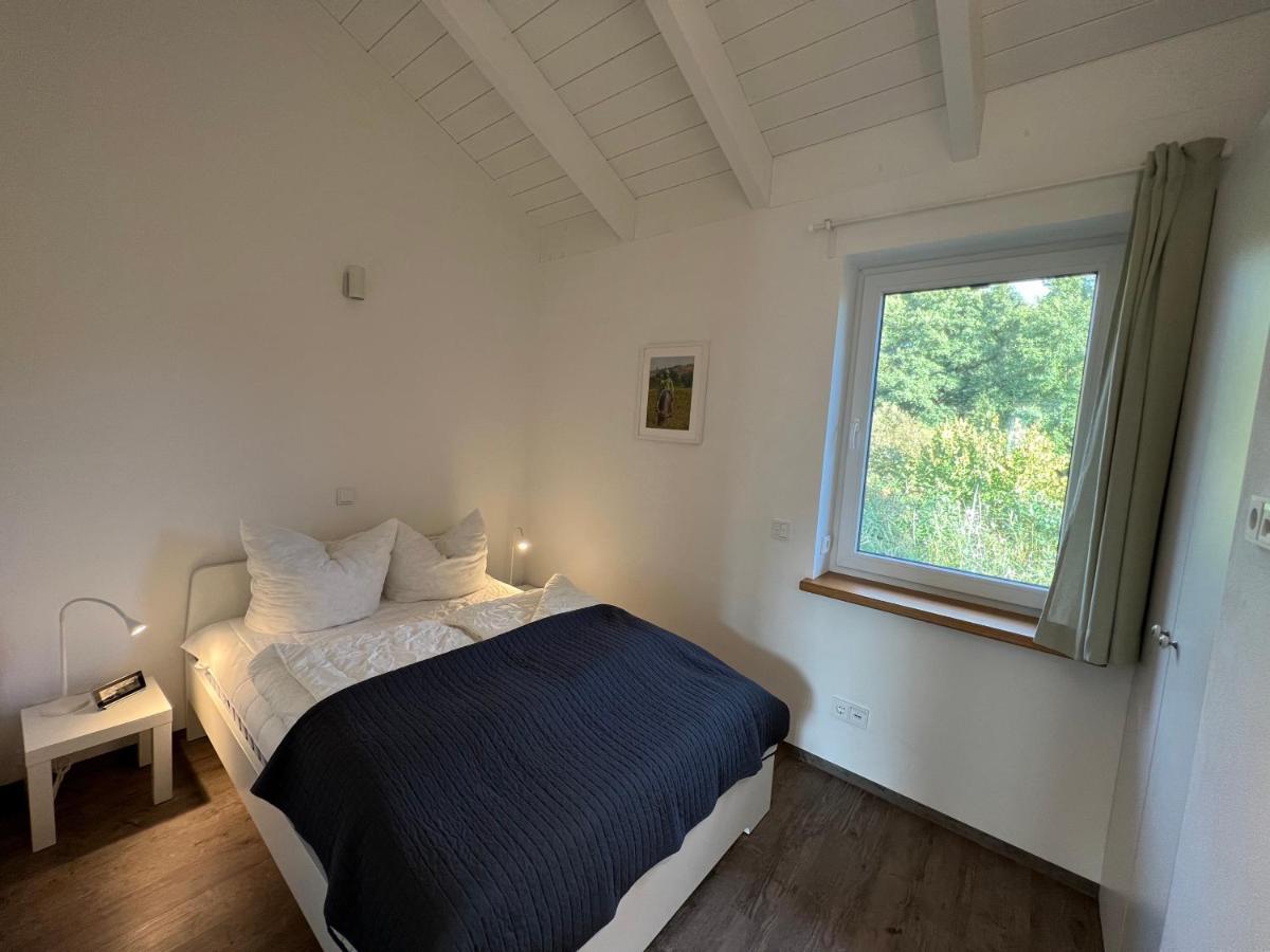 Ferienhaus Auszeit Mit Sauna Schwarz Exterior photo