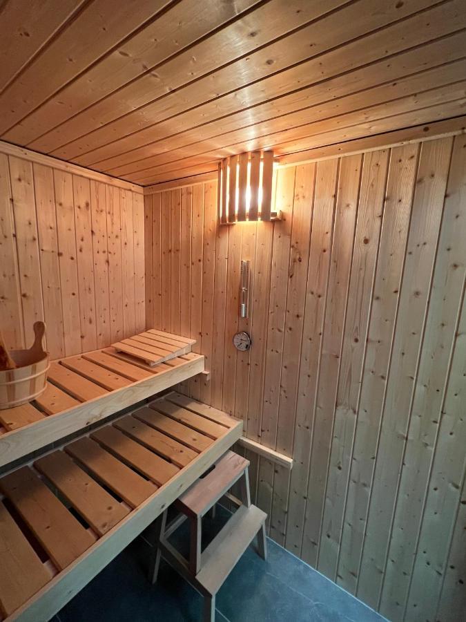 Ferienhaus Auszeit Mit Sauna Schwarz Exterior photo