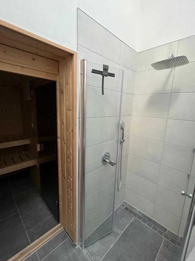 Ferienhaus Auszeit Mit Sauna Schwarz Exterior photo