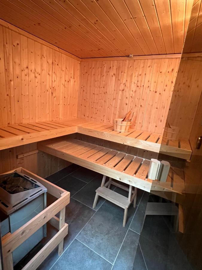 Ferienhaus Auszeit Mit Sauna Schwarz Exterior photo